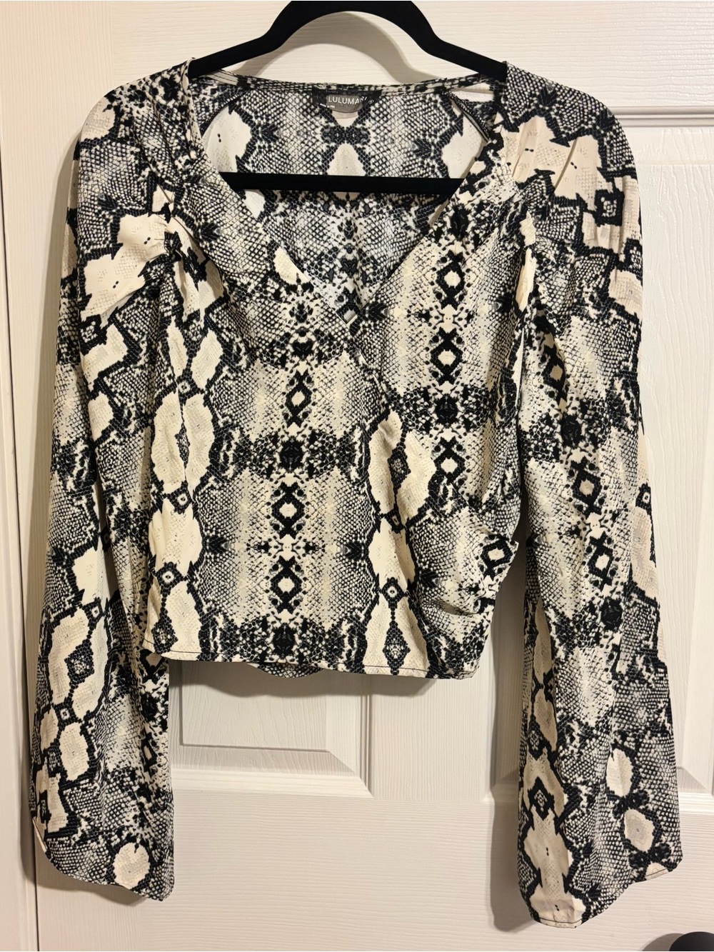 Lulumari Black & Cream Snake-Print V-Neck Long Sleeve Top